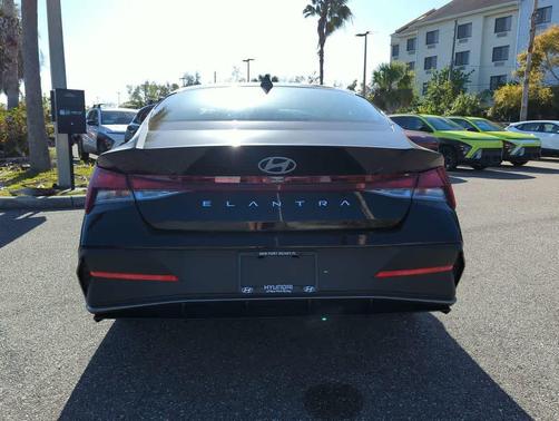Abyss Black 2026 Hyundai ELANTRA SE
