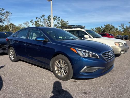 2017 Hyundai SONATA SE