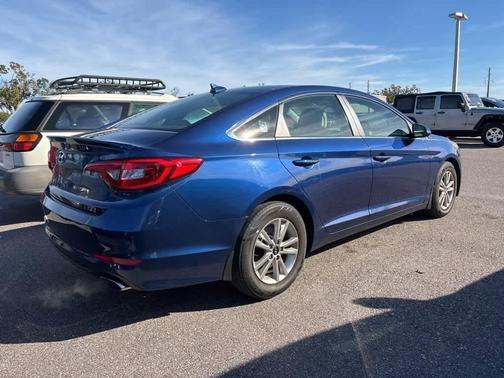 2017 Hyundai SONATA SE