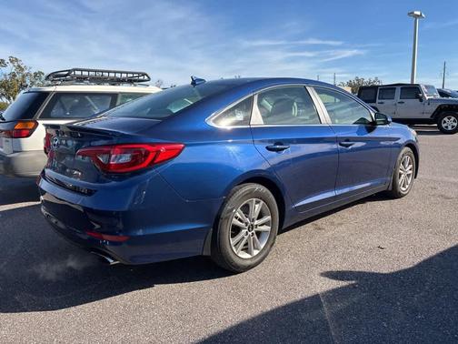 2017 Hyundai SONATA SE
