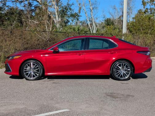 2023 Toyota Camry Hybrid XLE