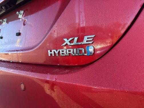 2023 Toyota Camry Hybrid XLE