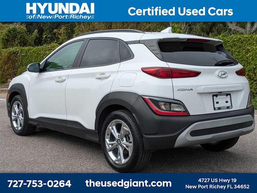 2022 Hyundai KONA SEL
