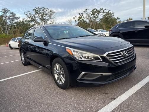 2017 Hyundai SONATA SE