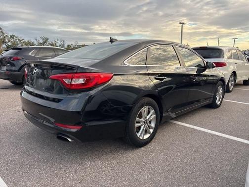 2017 Hyundai SONATA SE