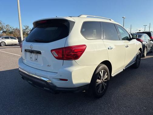 2018 Nissan Pathfinder SV