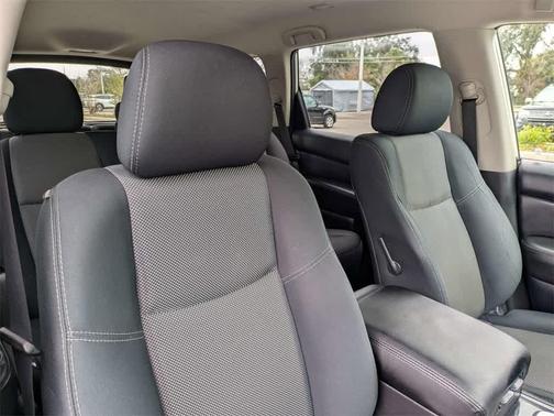 2018 Nissan Pathfinder SV