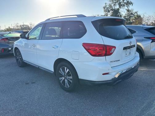 2018 Nissan Pathfinder SV