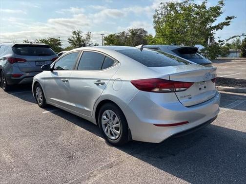 2018 Hyundai ELANTRA SE