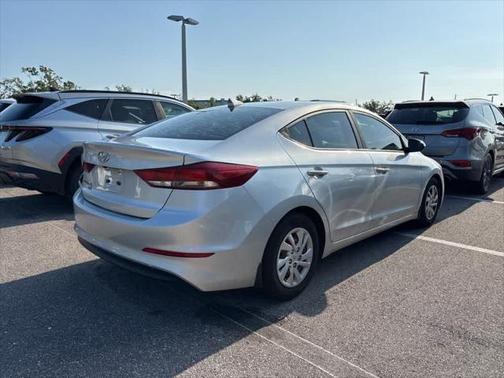 2018 Hyundai ELANTRA SE
