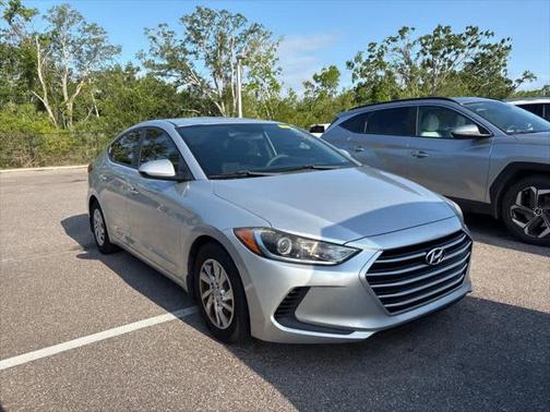 2018 Hyundai ELANTRA SE