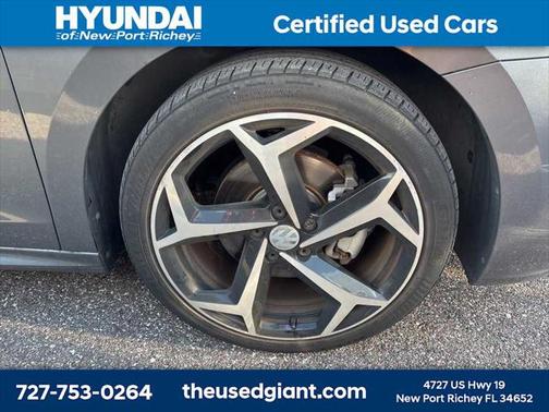 2022 Volkswagen Passat 2.0T R-Line