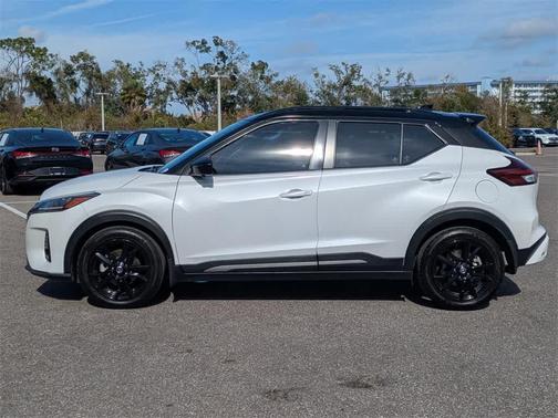 2021 Nissan Kicks SR