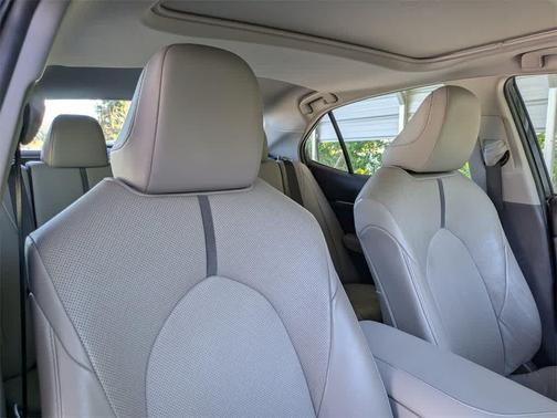 2021 Toyota Camry Hybrid XLE