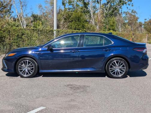 2021 Toyota Camry Hybrid XLE