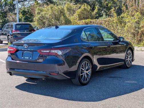 2021 Toyota Camry Hybrid XLE