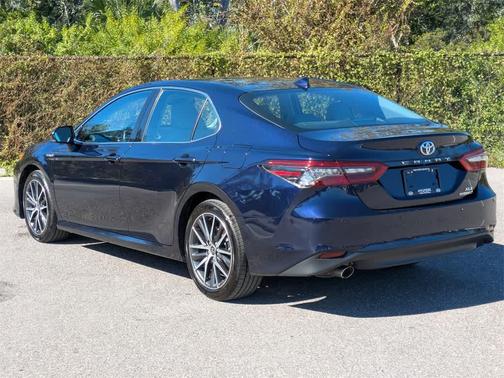 2021 Toyota Camry Hybrid XLE