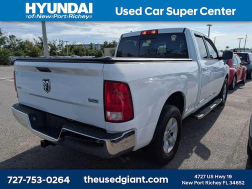 Bright White Clearcoat 2018 RAM 1500 SLT