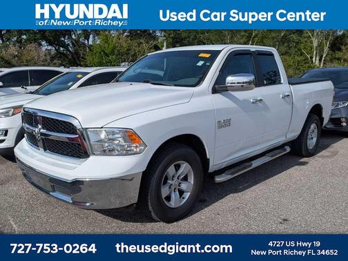 Bright White Clearcoat 2018 RAM 1500 SLT