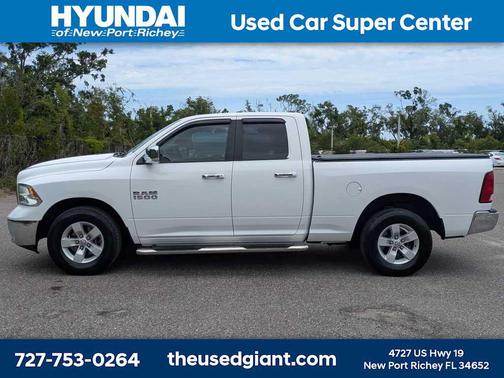 Bright White Clearcoat 2018 RAM 1500 SLT
