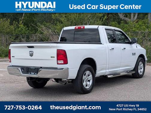 Bright White Clearcoat 2018 RAM 1500 SLT