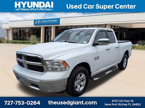Bright White Clearcoat 2018 RAM 1500 SLT