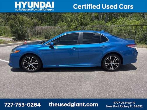 2020 Toyota Camry SE