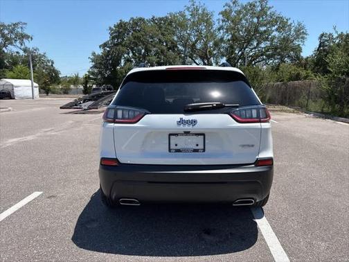 2022 Jeep Cherokee Latitude Lux