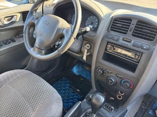 2004 Hyundai SANTA FE Base
