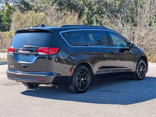 2021 Chrysler Voyager LXI