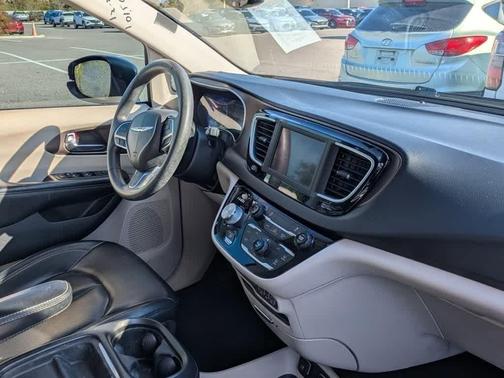 2021 Chrysler Voyager LXI