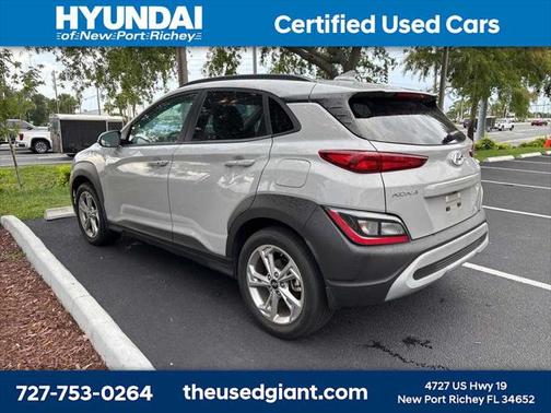 2022 Hyundai KONA SEL