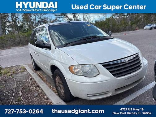 2007 Chrysler Town & Country Base