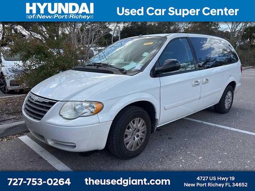2007 Chrysler Town & Country Base