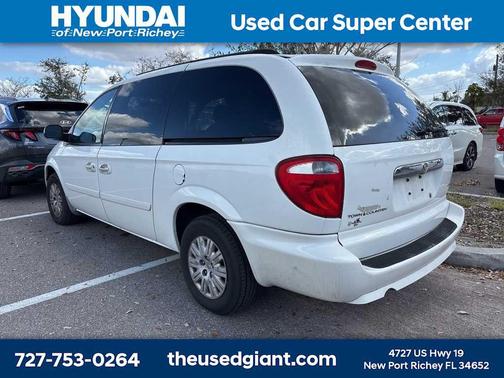 2007 Chrysler Town & Country Base
