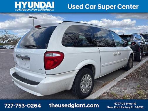 2007 Chrysler Town & Country Base