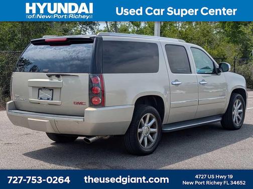 Champagne Silver Metallic 2013 GMC Yukon XL Denali