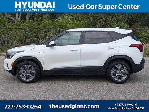 Snow White Pearl 2024 Kia Seltos LX
