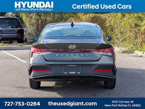 2024 Hyundai ELANTRA SE
