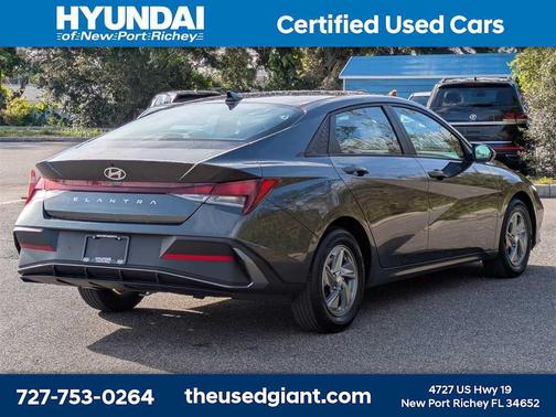 2024 Hyundai ELANTRA SE