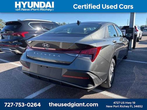 2024 Hyundai ELANTRA SE