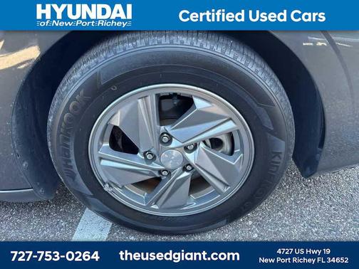 2024 Hyundai ELANTRA SE