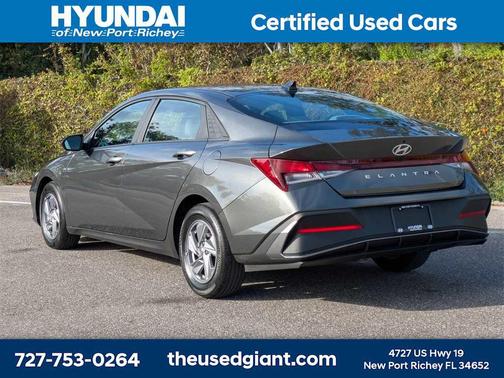 2024 Hyundai ELANTRA SE