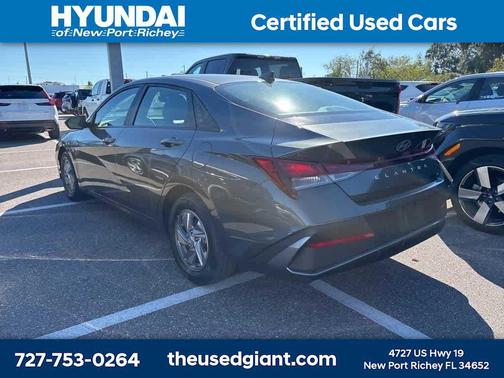 2024 Hyundai ELANTRA SE