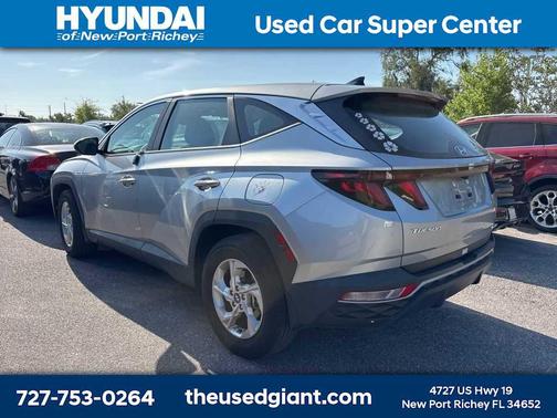 Shimmering Silver 2024 Hyundai TUCSON SE