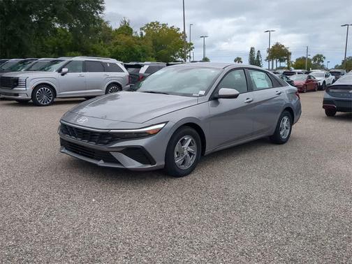2025 Hyundai ELANTRA SE