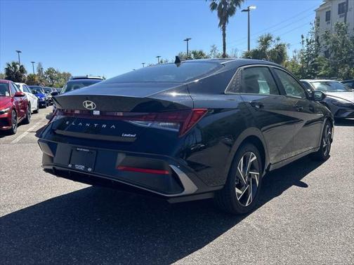 2025 Hyundai ELANTRA Limited