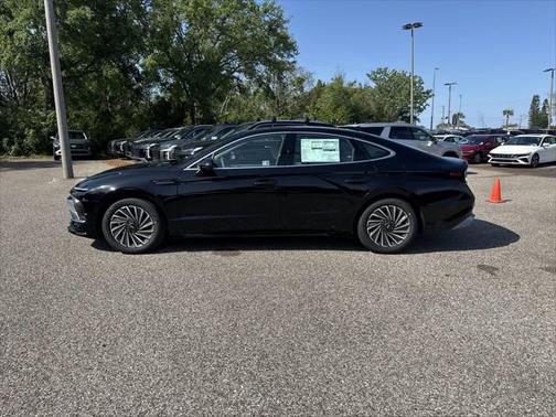 2025 Hyundai SONATA Hybrid SE