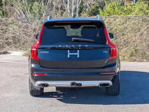 2016 Volvo XC90 T6 Momentum