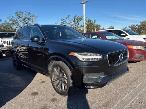 2016 Volvo XC90 T6 Momentum